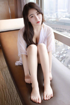 董洁反穿瑜伽裤直播被疑擦边
